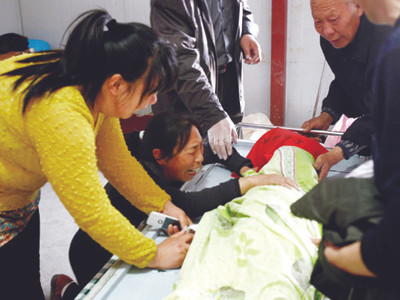 Hiệu trưởng pha sữa độc, 2 trẻ chết