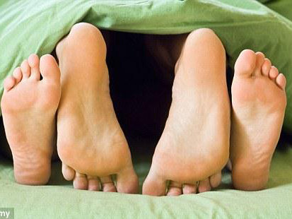 “Mây mưa” với phù rể vì nhầm là tân lang