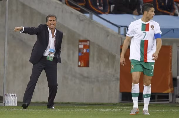 Thầy của Ronaldo bị 'treo giò' 6 tháng