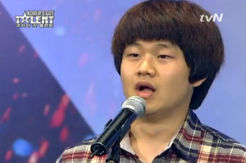 Khóc với giọng ca của chàng trai bán kẹo cao su