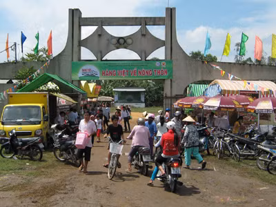 Đưa hàng Việt về nông thôn vẫn nặng tính thời vụ. Ảnh: Kiến Giang