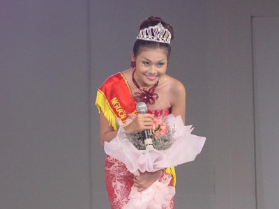 Thanh Hằng chân dài khoe ảnh cách đây 10 năm