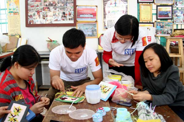 Nơi sợi giấy “nở” hoa, hóa rồng kỉ lục