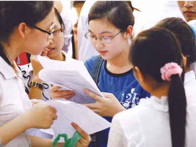 Thí sinh tham dự kỳ thi tuyển sinh ĐH, CĐ năm 2010