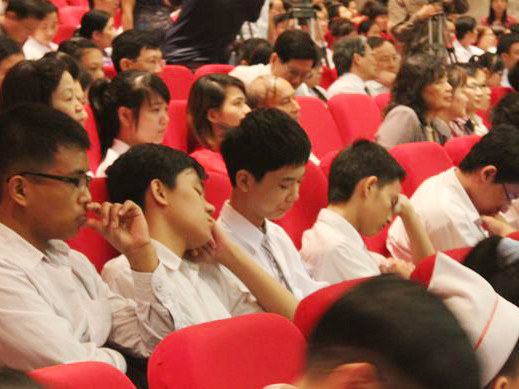 Ngủ trong lễ tuyên dương học sinh giỏi Thủ đô