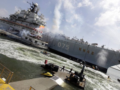 Thăm khách sạn tàu sân bay của Trung Quốc