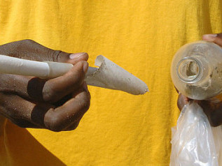 Bức thư được hồi âm sau 4.190 km trôi dạt trên biển