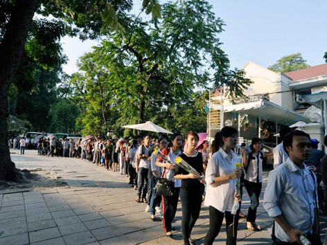 Khoảng 20 nghìn người đến tưởng niệm Đại tướng ngày 8/10