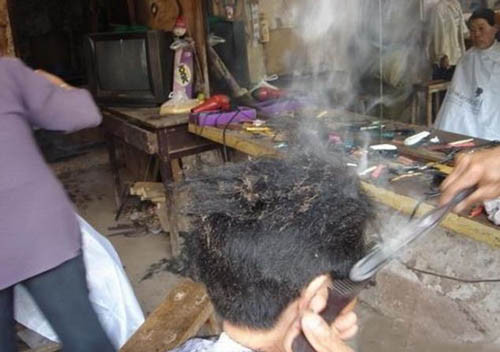 Cắt tóc bằng thanh sắt nung đỏ