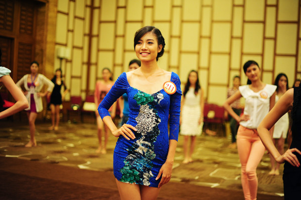 Hé mở màn dạ hội đêm Chung kết HHVN 2012