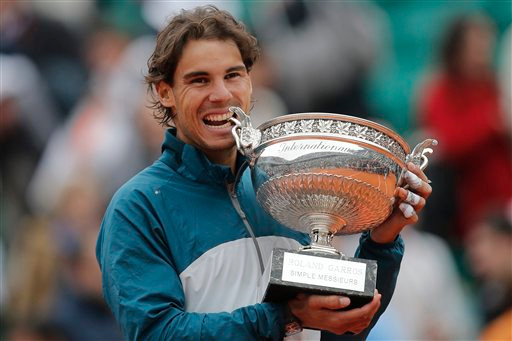 Nadal lập kỷ lục tám lần đăng quang Roland Garros