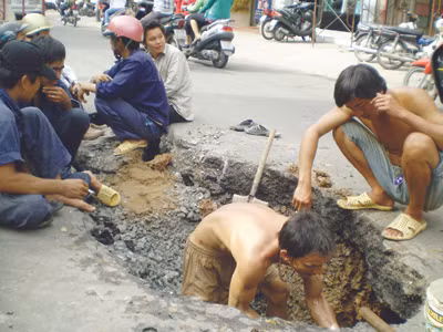 Hố tử thần xuất hiện trên đường Hai Bà Trưng cuối tháng 10-2010