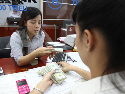 Chênh lệch lãi suất nội - ngoại tệ quá lớn