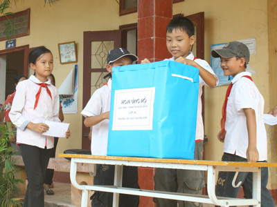 Cháu bé bị chặt tay từng đoạt giải viết chữ đẹp