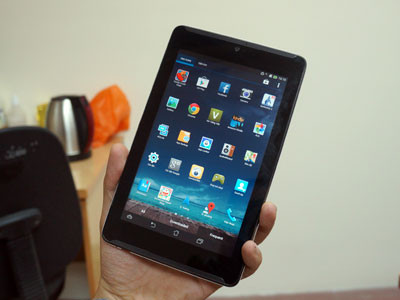 Cận cảnh smartphone cực to của Asus