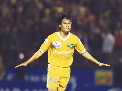 Phía sau những hợp đồng 'bom tấn' tại V-League