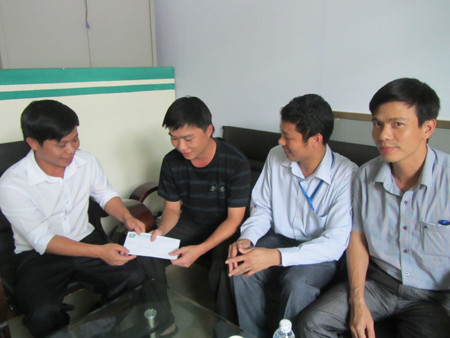 Công ty Du lịch Văn Minh giúp đỡ em Hợi