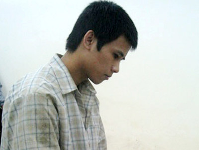 Dọa tung ảnh sex, tống tình bé lớp tám