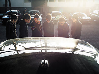 Du học sinh Trung Quốc vung tiền sắm xế sang