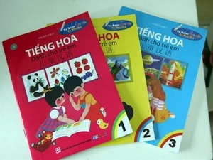 Sách tiếng Hoa thiếu nhi in ‘đường lưỡi bò’