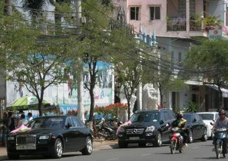 Lại căng biểu ngữ đòi nợ Công ty Bình An