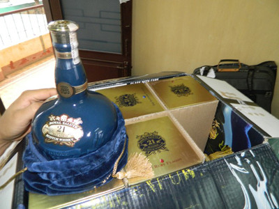 Rượu ngoại, đồng hồ xịn 'vô chủ' trên tàu hỏa SE1