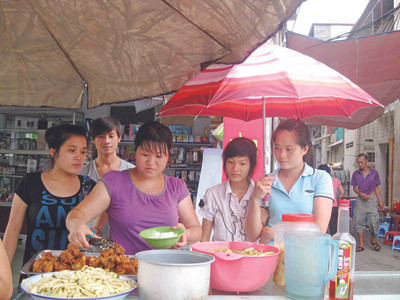 Siết thức ăn đường phố: Chưa dẹp cơ sở vi phạm