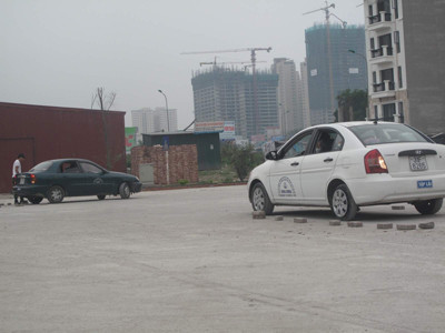 Loạn đào tạo lái xe: Cháy nhà, ra mặt... tiêu cực