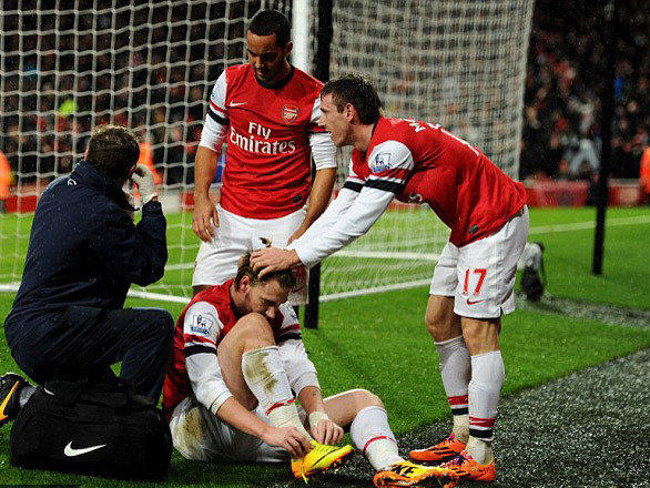 Arsenal trả giá đắt cho chiến thắng đầu năm