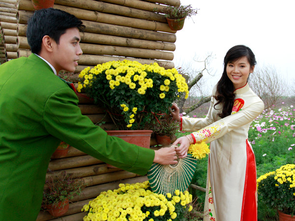 Học viên cảnh sát 'bừng sáng' ở vườn thượng uyển