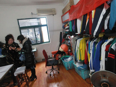 Thu hồi đồng phục học sinh chứa chất gây ung thư