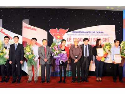 Tôn vinh những nhà báo dấn thân với giới trẻ