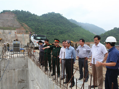 Anh hùng lao động thời khốn kho