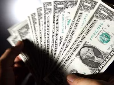 Giá USD tăng kịch trần