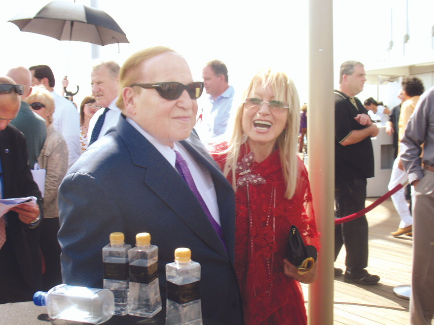 Tỷ phú Sheldon Adelson cùng phu