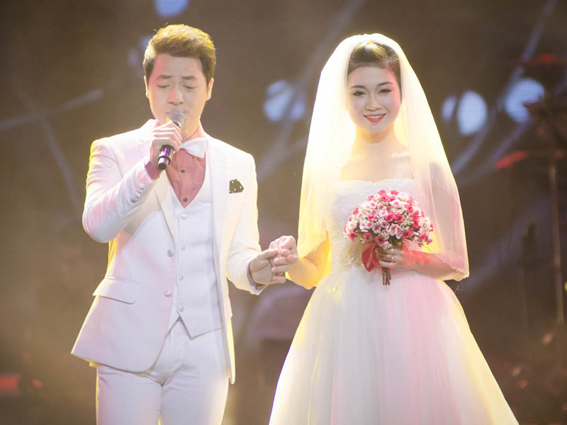 Đăng Khôi sánh bước bên 'cô dâu' mới trên sân khấu