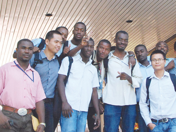 Những người lính ở xa Tổ quốc nửa vòng Trái đất