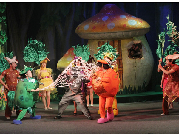 Nhiều chương trình cho thiếu nhi dịp 1-6, chất lượng còn phải bàn. Ảnh T.Toan