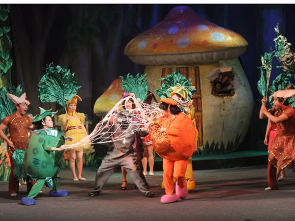 Nhiều chương trình cho thiếu nhi dịp 1-6, chất lượng còn phải bàn. Ảnh T.Toan