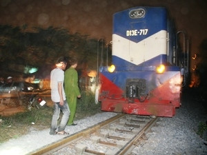 Tàu hỏa đâm xe máy làm một người chết tại chỗ