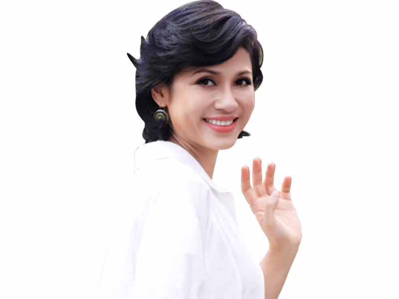 Việt Trinh: Áp lực 'vẻ đẹp vượt thời gian'