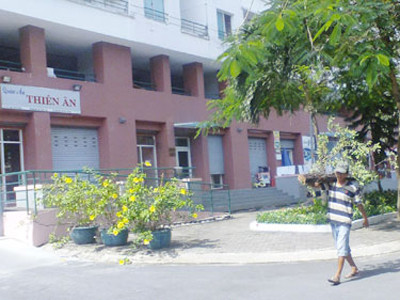 Dùng súng giả, cướp 22.000 USD