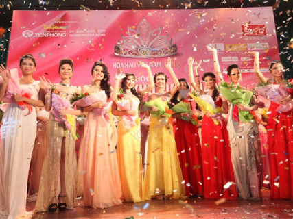 20 thí sinh Hoa hậu trong trang phục dạ hội