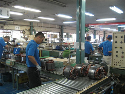 Lao động sang Angola: Rủi ro nhưng vẫn liều