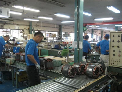 Lao động sang Angola: Rủi ro nhưng vẫn liều