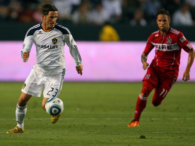 Beckham ghi bàn từ chấm phạt góc