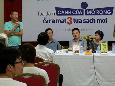 GS Ngô Bảo Châu muốn làm nghề bán sách