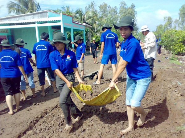Sinh viên trong chiến dịch hè tình nguyện