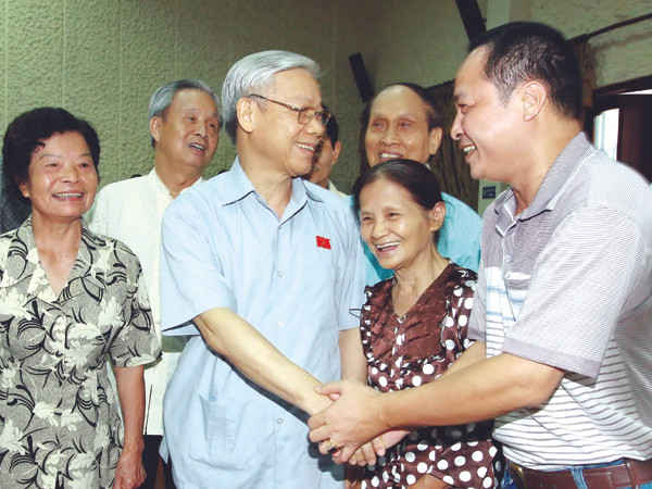 Đại biểu quốc hội, Tổng Bí thư Nguyễn Phú Trọng gặp gỡ, tiếp xúc với với cử tri quận Hoàn Kiếm, Hà Nội Ảnh: Doãn Tấn