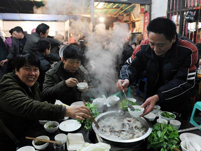 Nước lẩu ngon nhờ... chất phụ gia mỹ phẩm